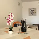 Ljubo Apartment *