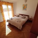 Ljubo Apartment Primosten
