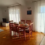 Apartment Ljubo Primosten