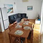 Apartment Ljubo Primosten