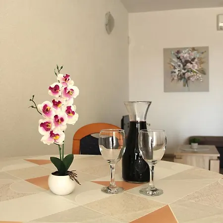 Ljubo Διαμέρισμα *